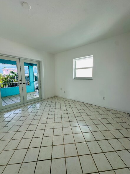 Building Photo - 486 Airport Dr S