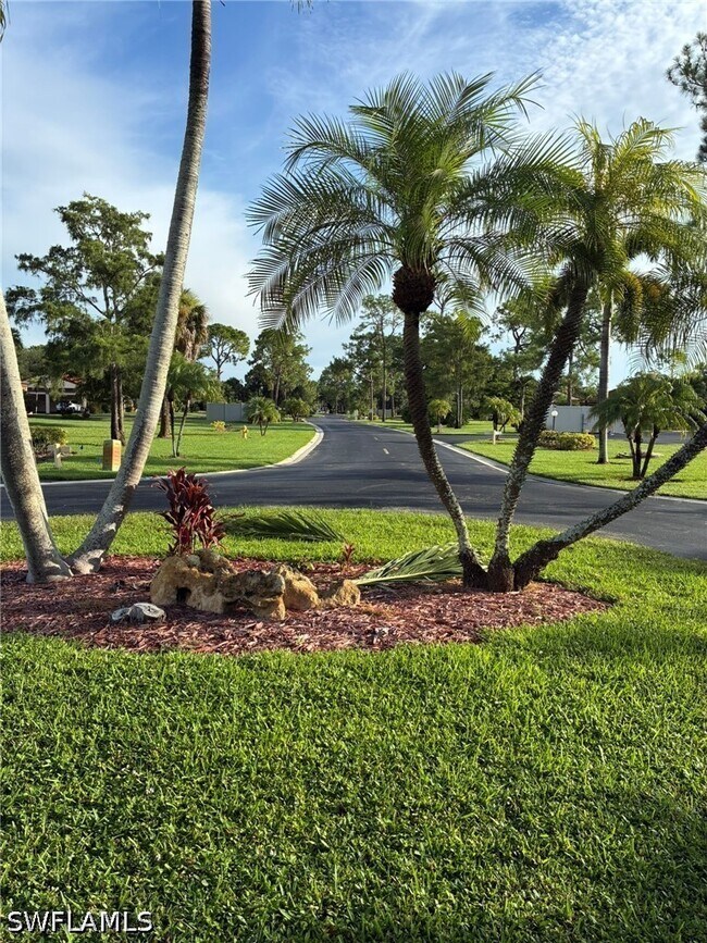 Building Photo - 2074 Pine Isle Ln