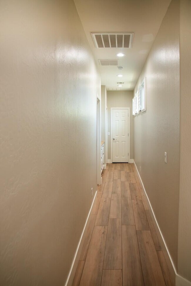 Building Photo - 1874 S 160th Ln