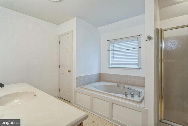 Building Photo - 14610 Balsam Ct