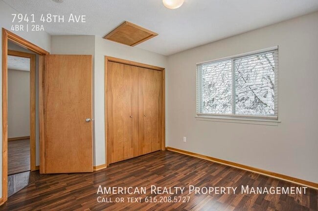 Building Photo - 7941 48th Ave