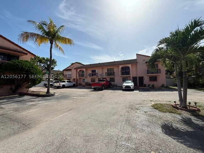 Building Photo - 2560 W 53rd St