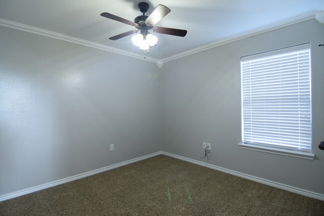 Building Photo - 709 Cosper Creek Dr