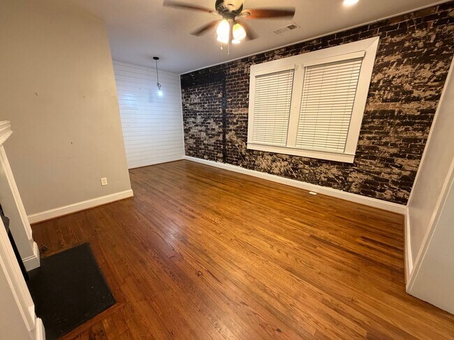 Building Photo - 3 Bedrooms, 1 Bathroom - Home in Celenease! *MOVE-IN SPECIAL!!*