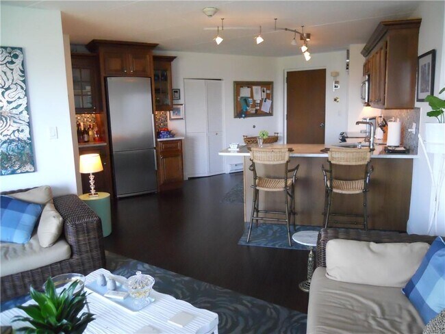 Building Photo - 1303 Capella S