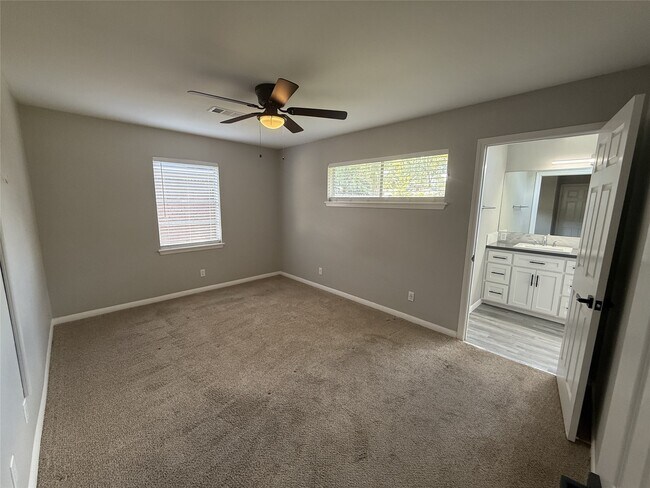 Building Photo - 10031 Haddington Dr