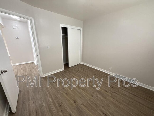 Building Photo - 7701 W Hampton Ave