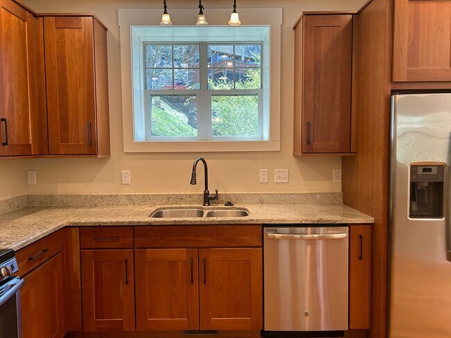 Building Photo - North AVL - Green Built Custom Home, Conve...