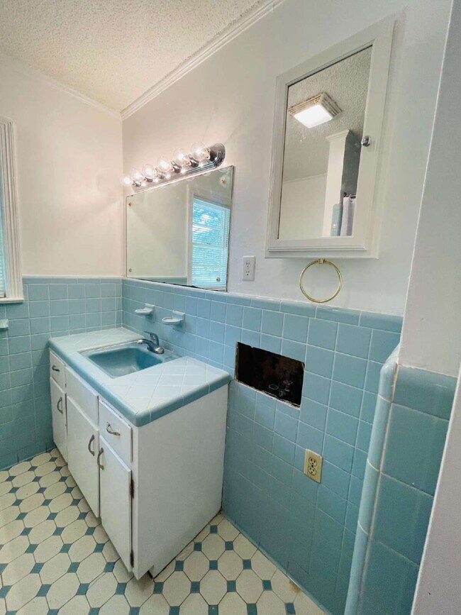 Building Photo - ADORABLE BRICK RANCH IN LAGRANGE *3 BR, 1 BA* NEWLY RENOVATED