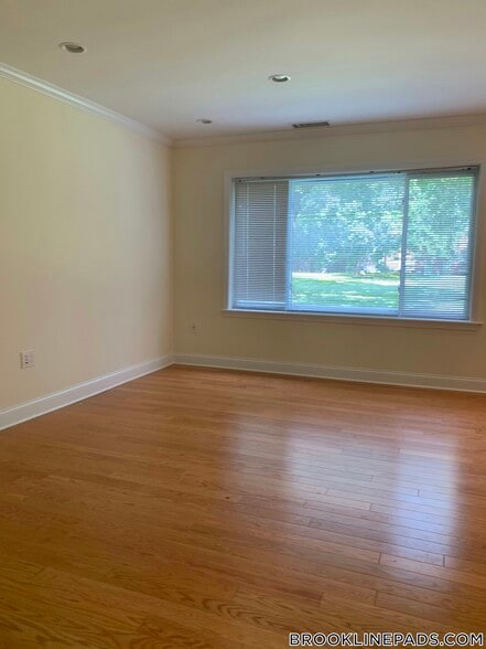 Building Photo - 210 Gerry Rd