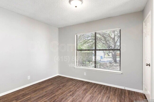 Building Photo - Charming 3BR/2BA Home with Spacious Layout in San Antonio