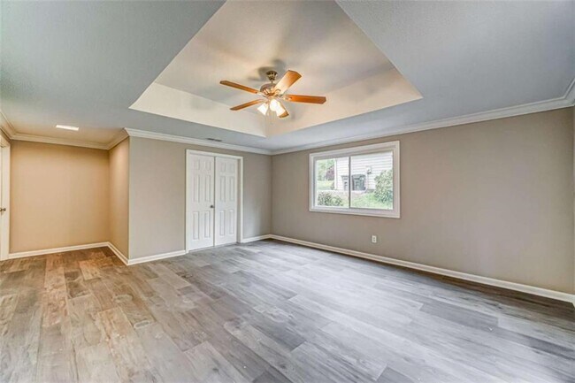Building Photo - 2218 Woodfern Dr