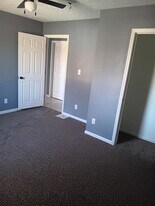 Building Photo - 3308 Kirby Ave