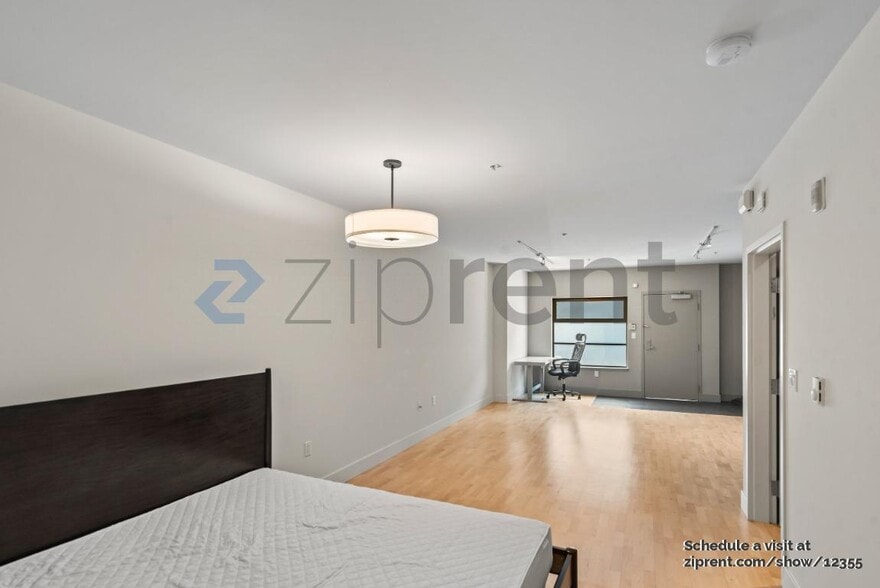 Building Photo - 590 6th St