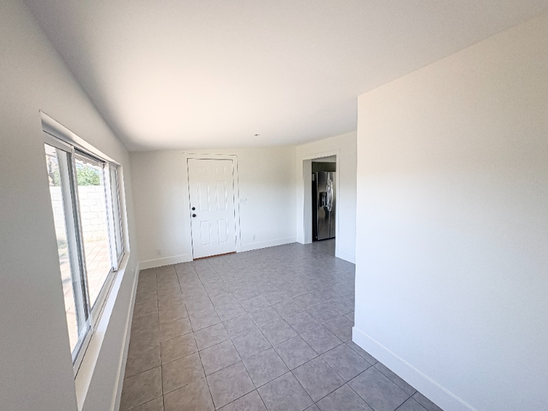 Building Photo - 458 S Mulberry