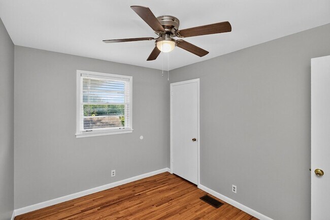 Building Photo - 261 Eisenhower Dr