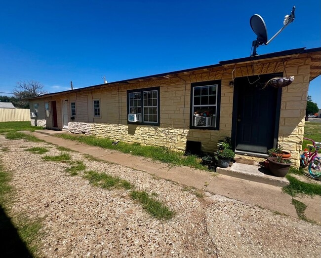 Primary Photo - 1120 33rd St