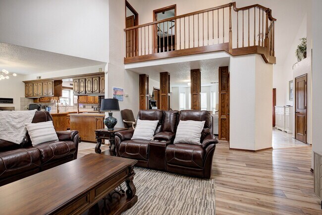 Building Photo - 1340 Bryant Cir