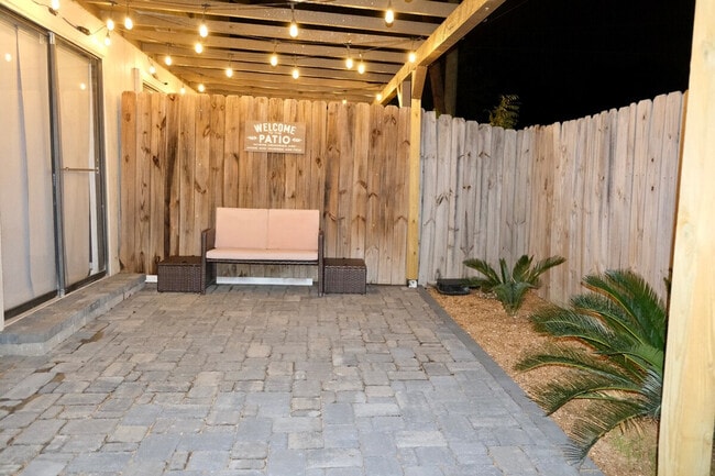 Building Photo - 1741 Horseshoe Cir