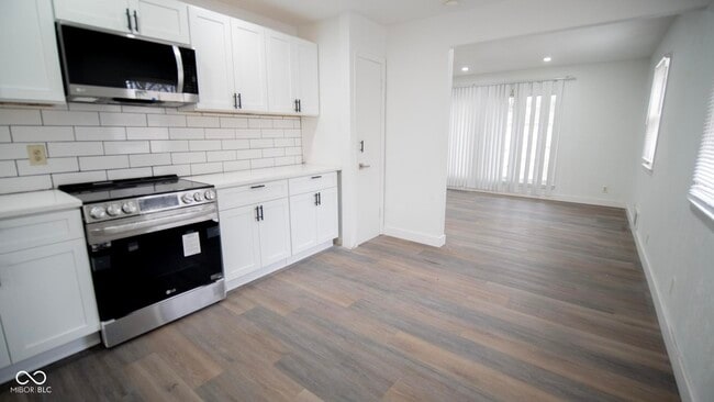 Building Photo - 2323 W 59th St