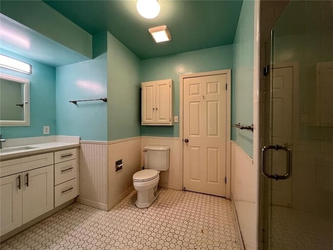 Building Photo - 1850 Wilson Ave