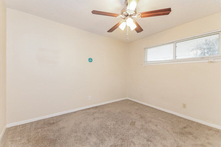 Building Photo - 4213 Kirby St