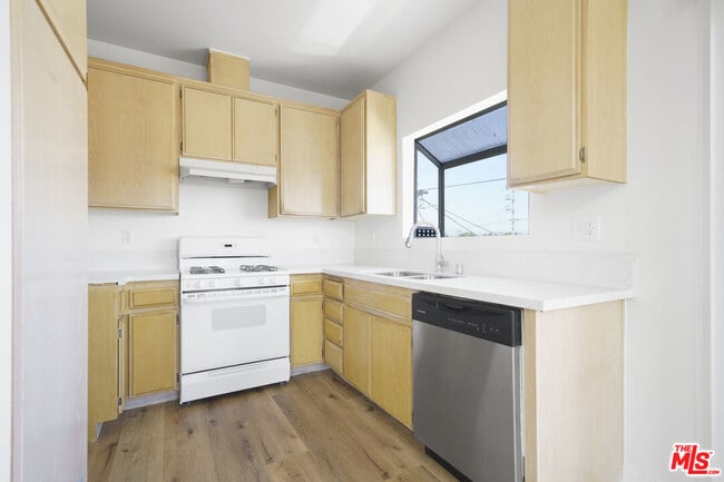 Building Photo - 22705 Del Valle St