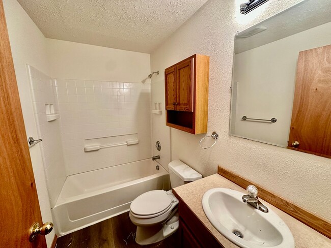 Building Photo - New on the market!