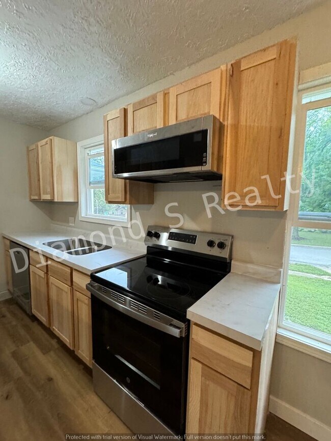 Building Photo - Charming 3 Bedroom Home - Wanda Gray/Chero...