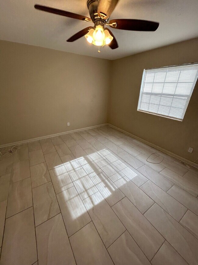 Building Photo - 1BD/ 1BA Apartment Located Within Walking distance of FAMU! True One Bedroom Apartment!