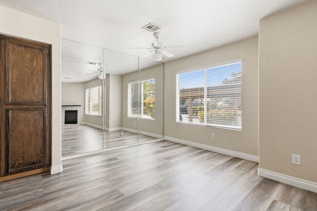 Building Photo - 350 S Durango Dr