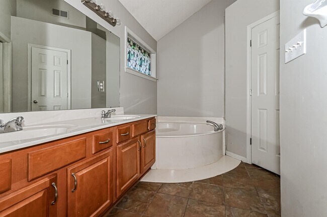 Building Photo - 6967 Parkbrook Ln
