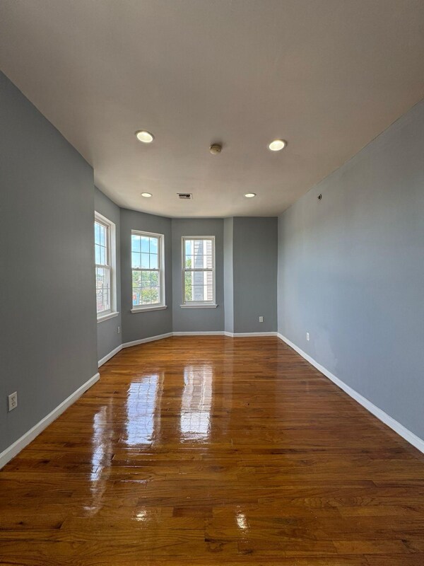 Building Photo - 489 Avon Ave