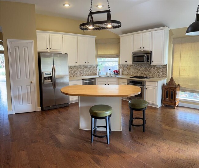 Building Photo - 5401 Apache Creek Cove