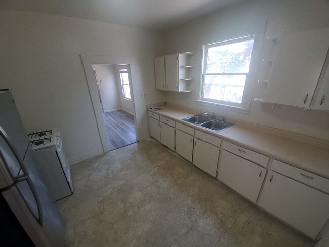 Building Photo - 323-329 P St