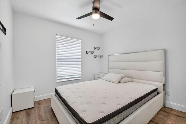 Building Photo - 1891 Oak Berry Cir