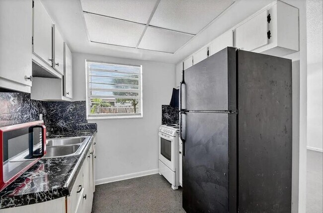 Building Photo - 1406 Barton Rd