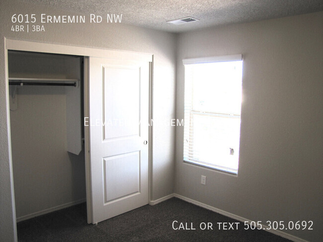 Building Photo - Spacious 4 bedroom Home w/Loft located in ...