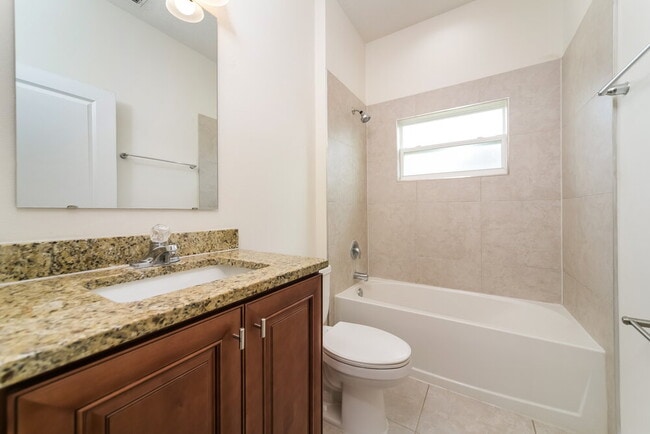 Building Photo - 839 Valnera Ct