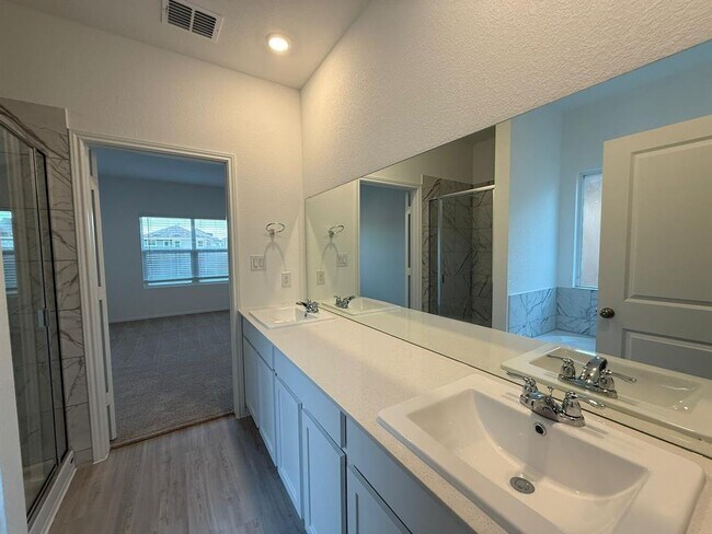 Building Photo - 561 Sormonne Lp