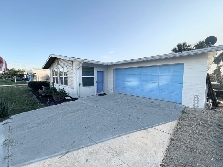 Building Photo - 3936 Oriole Ave