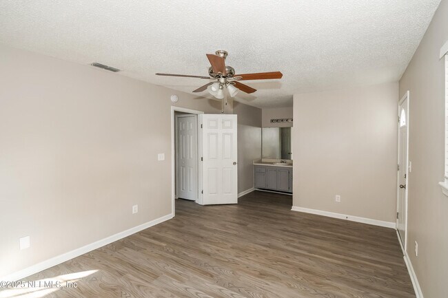 Building Photo - 5118 Somerton Ct