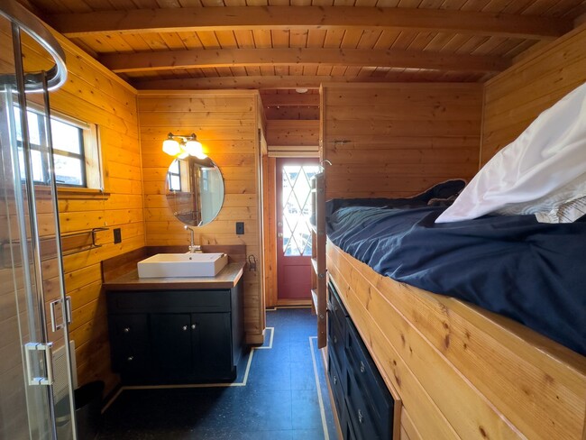 Building Photo - Floating Home on Lake Union – 1 Bed / 1 Ba...