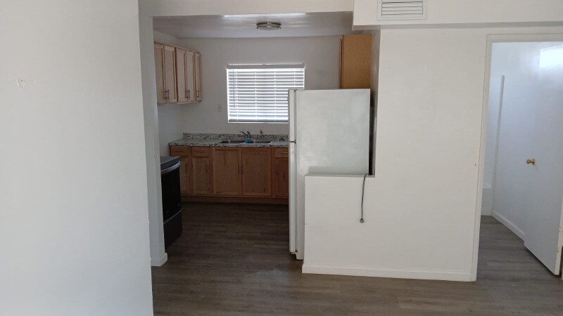 Building Photo - 190 W Alamo St