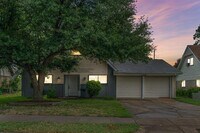 Building Photo - 514 Hughes Dr