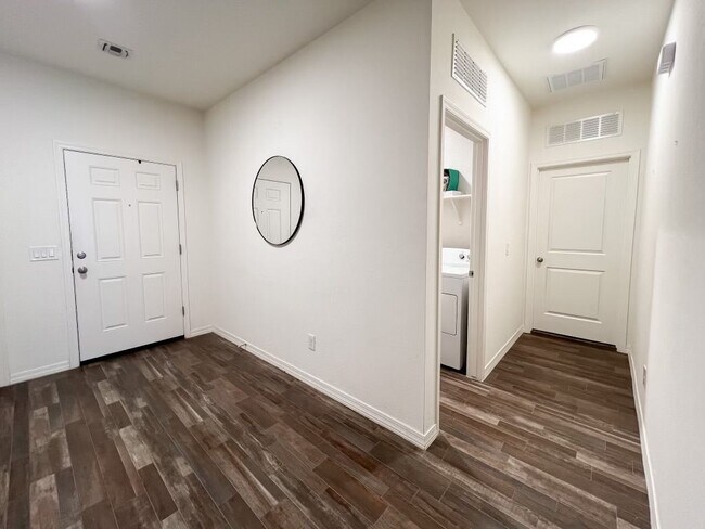 Building Photo - 4590 W Foldwing Dr
