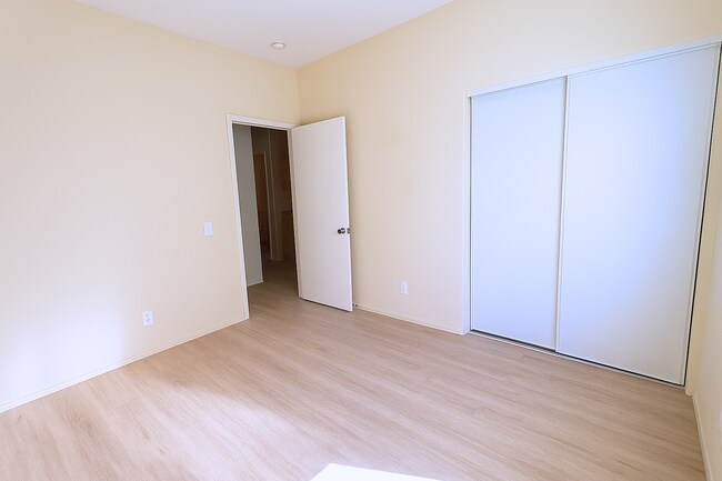 Building Photo - 40269 Miklich Dr