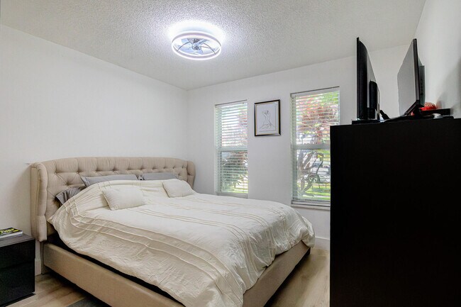 Building Photo - 787 Carissa Dr