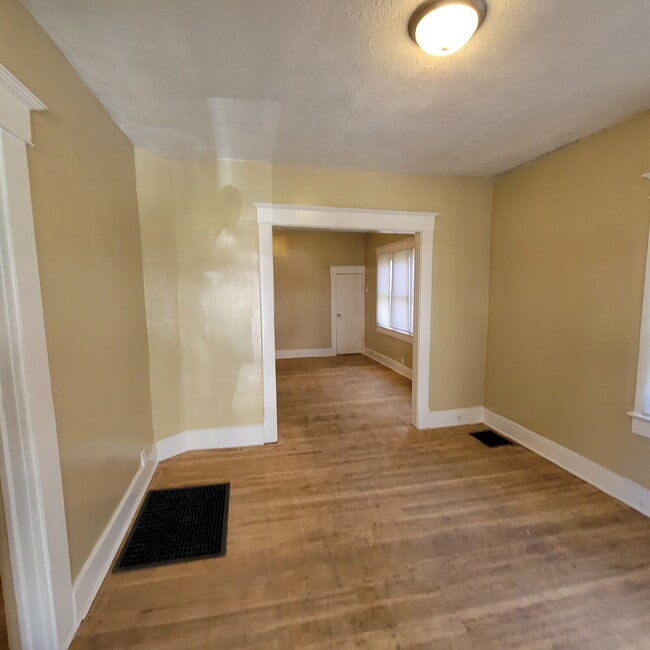 Building Photo - Westside 2 Bedroom