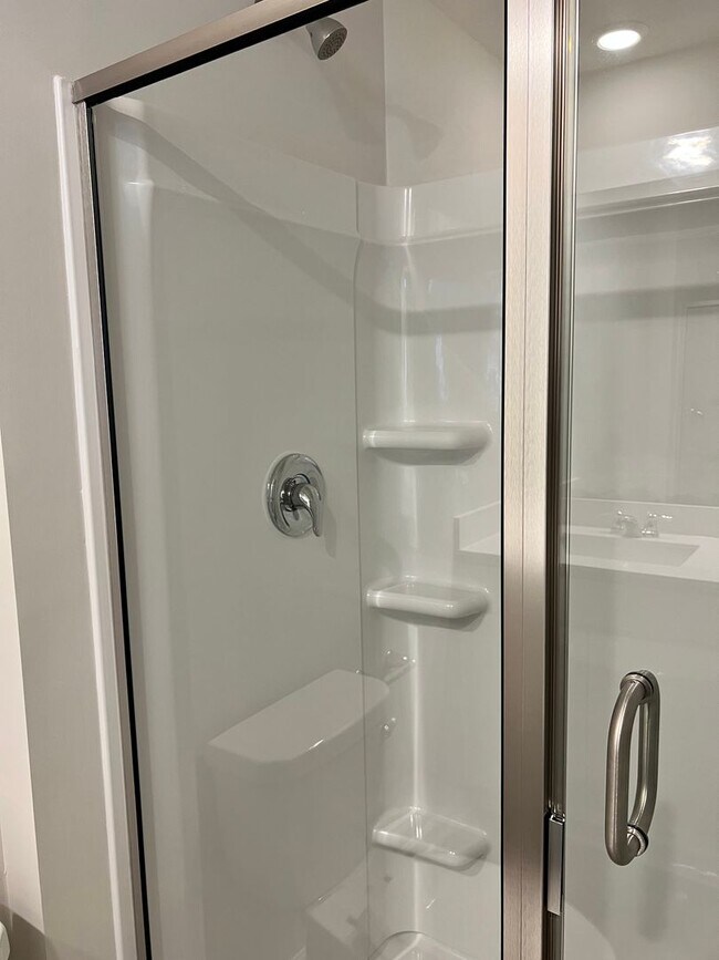 Building Photo - Wow!! 18-month lease in Sango!!